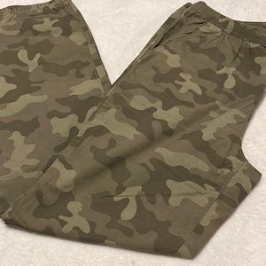 NWOT Boys Lands End Camo Joggers - Size L Husky